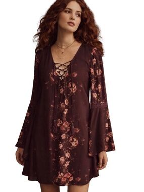 Hint Of Mint Maroon Floral Lace Boho Shift Mini Bell Sleeve Lined Dress